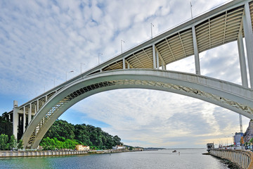 Naklejka premium Arrábida Bridge, Porto, Portugal 