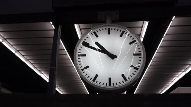 Bic Clock on train station in Warszaw, 4K Footage - Video