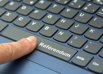 référendum, sur clavier d'ordinateur