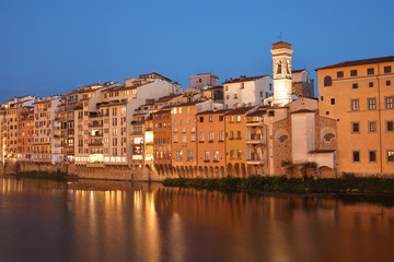 Fototapeta na wymiar Night view to Arno river in Florence, Italy