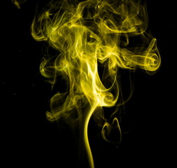 Obraz premium Yellow smoke on black background