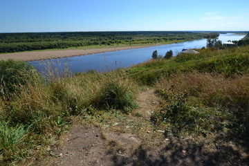Fototapeta na wymiar река течет на юг