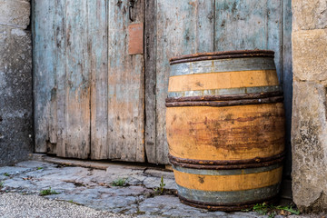Tonneau de vin ancien en bois