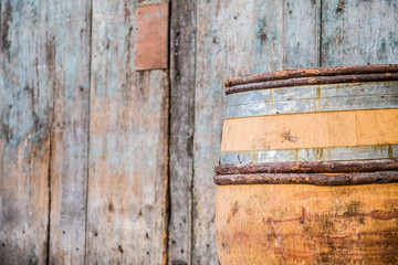 Tonneau de vin ancien en bois