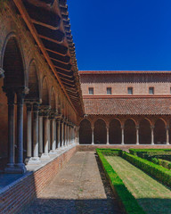 Fototapeta premium Cloister and courtyard of Church of the Jacobins, in Toulouse, France
