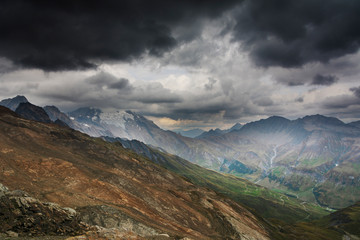 Obraz na płótnie Canvas Fantastic views of the Alpine mountains on the territories of Itila and Switzerland on a tourist route around Mont Blanc