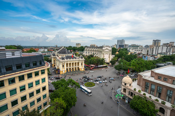 Obraz premium Widok na panoramę miasta Hanoi, Wietnam. Pejzaż Hanoi o zachodzie słońca na Placu Rewolucji Sierpniowej, z Operą w Hanoi