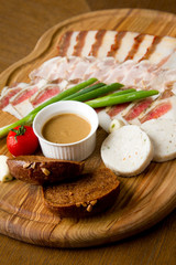  lard with toast with garlic and mustard