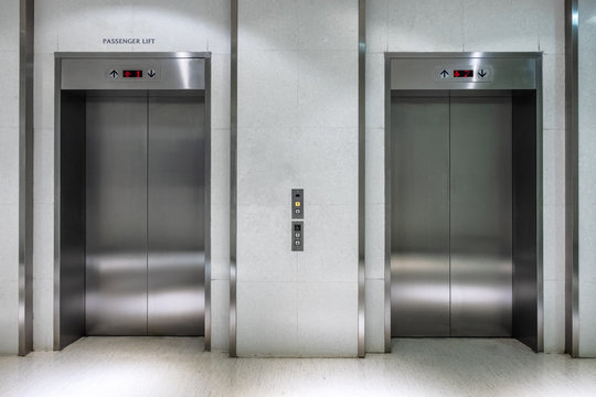 Metallic elevator two gate closed of passenger lift