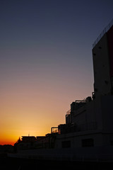 Fototapeta na wymiar 夕日が沈んだ工場のある町の夕景