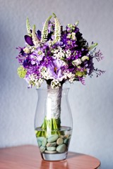 Perfect bridal bouquet for colorful wedding day with natural flowers.