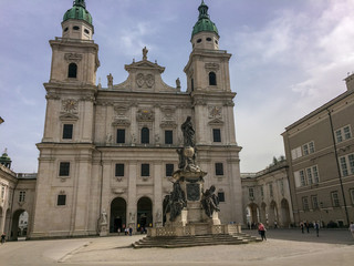 Obraz premium Salzburg, Salzburgerland/Austria - April 5 2016: Salzburger Dom Cathedral and monument
