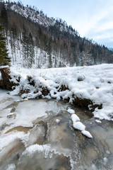 gefrohrener und eisiger Wasserfall in Bayern, Tatzelwurm Wasserfälle 