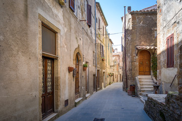 Fototapeta na wymiar Empty street of old fortress of Pitigliano