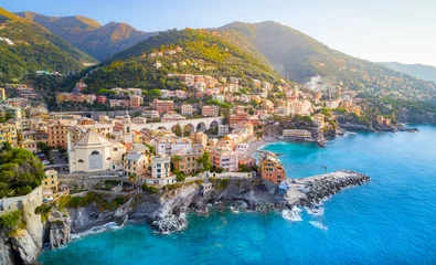 Fotobehang Positano strand, Amalfi kust, Italië Zicht op Bogliasco. Bogliasco is een oud vissersdorp in Italië, Genua, Ligurië. Middellandse Zee, zandstrand en architectuur van de stad Bogliasco.
