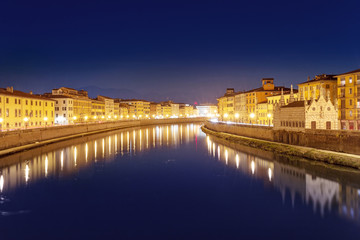 Fototapeta na wymiar Night view of the Arno river in Pisa town, Italy