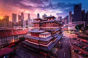 Buddha Tooth Relic Temple at sunrise in China town, Singapore. - obrazy, fototapety, plakaty