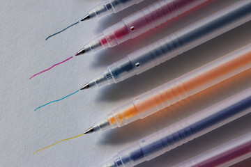 Transparente Fineliner in verschiedenen Farben