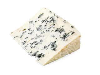 portion de fromage Roquefort isolé sur fond blanc