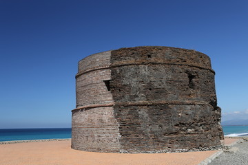 Ausguckposten am Kieselstrand von Luna, La Union, Philippinen