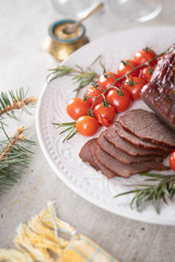 Roastbeef sliced with cherry tomatoes