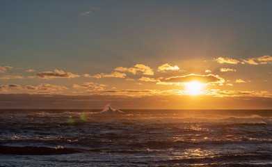 Obraz premium Winter waves at Peggy's Cove in Nova Scotia during sunset, peaceful, waves, powerful.