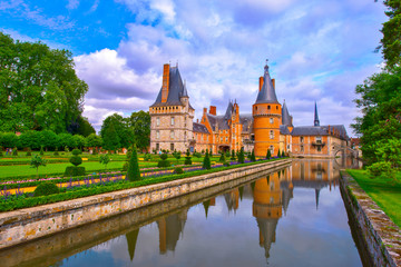 Fototapeta na wymiar france,eure et loire : maintenon castle & garden