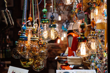 Fototapeta na wymiar The store is decorated with electric light bulbs