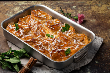 Filo dough cake with flower shape