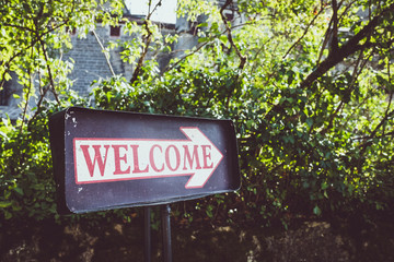 Plaque en métal avec indication Welcome