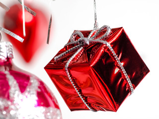 une cadeau suspendu