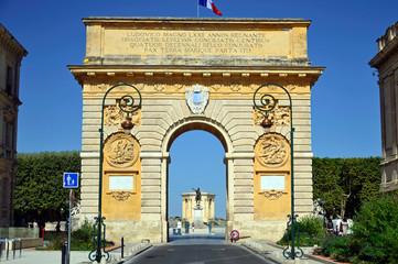 Fototapeta na wymiar Triumphal arch in Montpellier, France