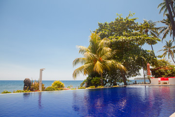 Naklejka premium Swimming pool by the sea to relax.