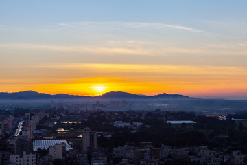 新年　朝日　日の出　霧　薄い