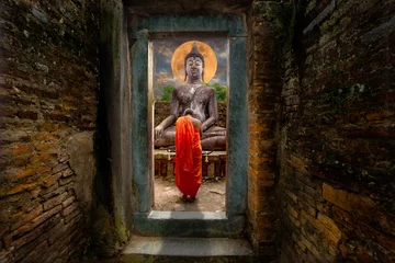 Fototapeten Asia novice monk worship the Buddha with faith.Buddhist monk sacred Buddha statue depicting a religious faith in a temple in country Southeast Asia. - Image © ID_Anuphon