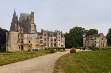 Fototapeta na wymiar Fontaine-Henry Castle