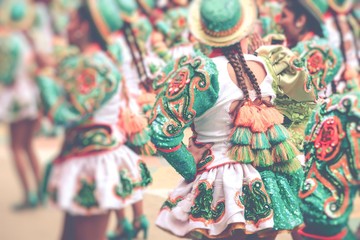 Dansers bij Oruro Carnaval in Bolivië. Selectieve aandacht.