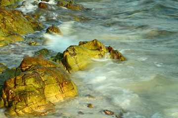 Felsenküste vor Thailand