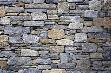 Wand aus Naturstein