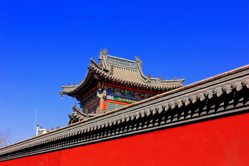 Fototapeta na wymiar Gray roof and red walls in the Five Pagoda Temple, China