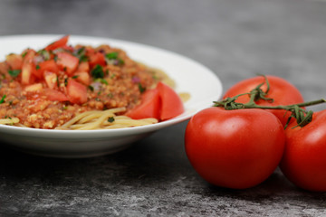 tomato lentils wholegrain spaghetti  bolognese