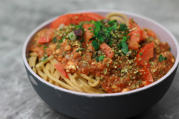 tomato lentils wholegrain spaghetti  bolognese