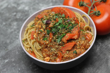 tomato lentils wholegrain spaghetti  bolognese