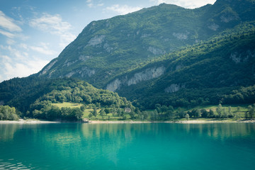 Fototapeta na wymiar Der blaue Tennosee in Norditalien, Alpen