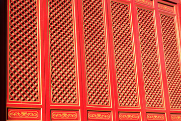 Red wooden lattice