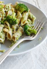 Wholegrain Pasta with broccoli and walnuts cream