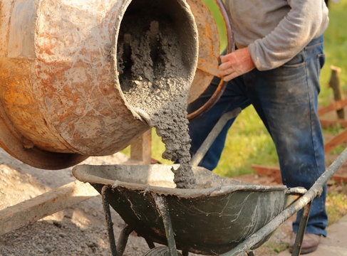 Production of concrete with a small cement mixer
