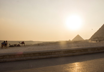 Fototapeta na wymiar sunset on the Giza plateau.