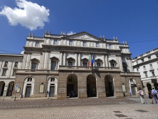 Fototapeta na wymiar Teatro alla Scala,La Scala de Milán, Italia, es uno de los teatros de ópera más famosos del mundo.