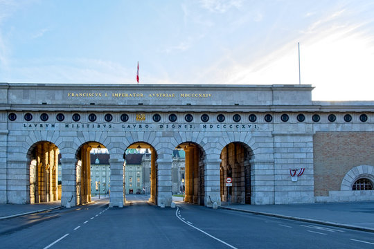 Castle Gate at Heldenplatz in Vienna, Heldendenkmal &Auml;u&szlig;eres burgtor Heldentor